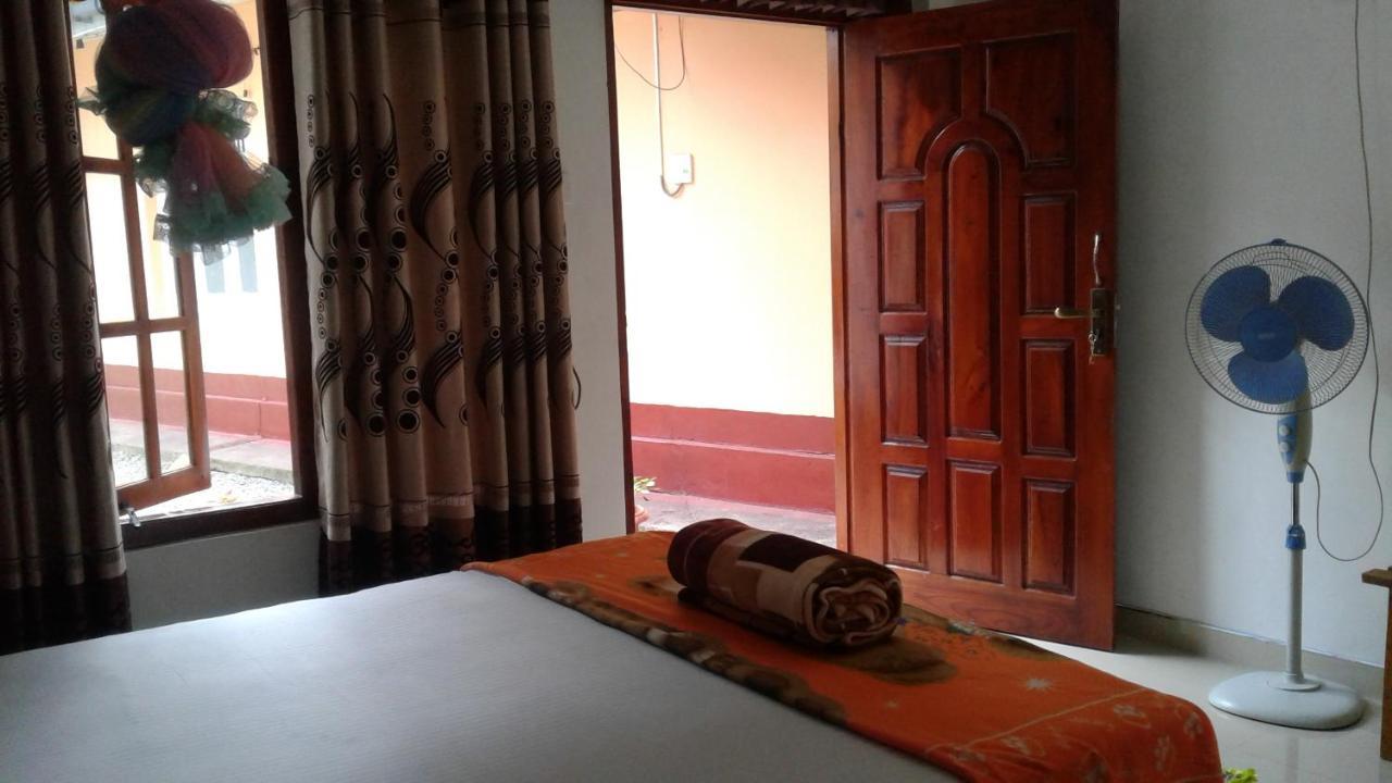 Peters Inn Ела Екстериор снимка