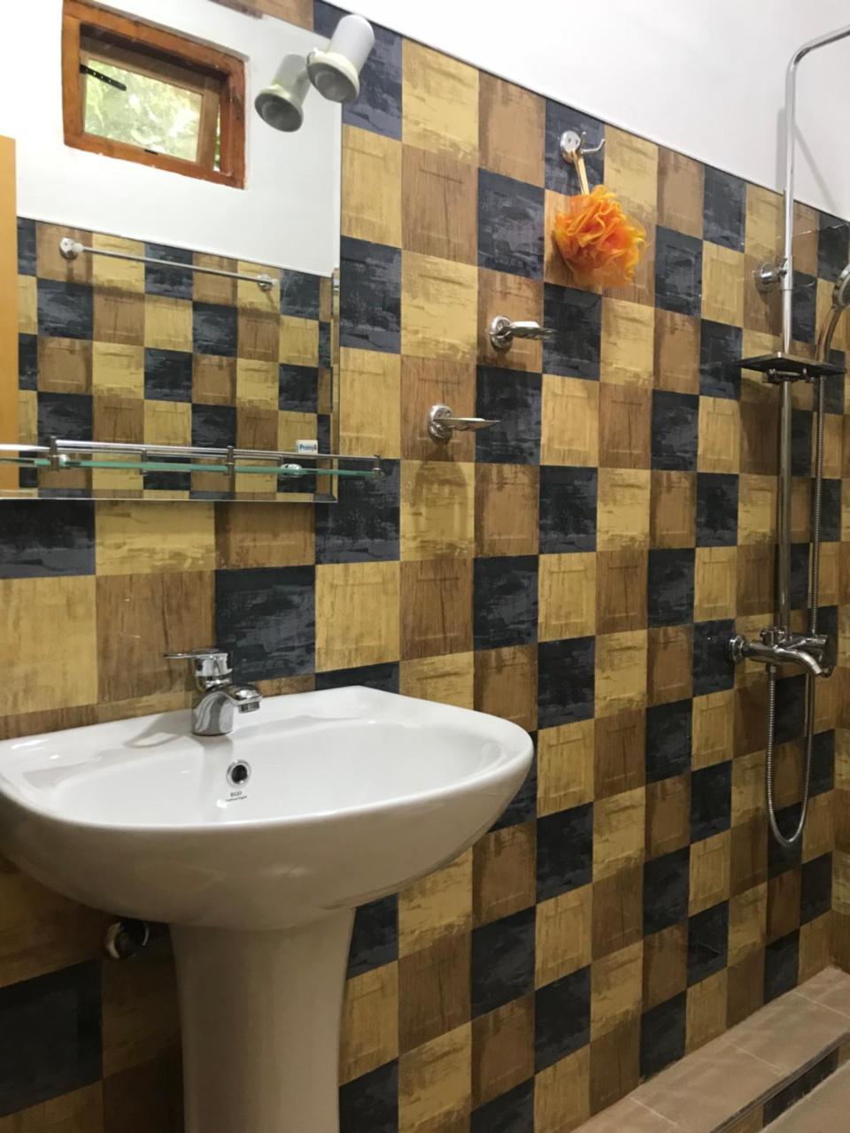 Peters Inn Ела Екстериор снимка